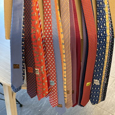 Konvolut von 35 Hermès-Krawatten