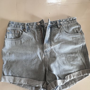 Short jeans