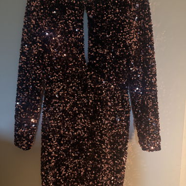 Robe à sequins à manches longues