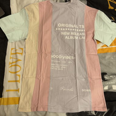 T-shirt oversize aux tons pastel