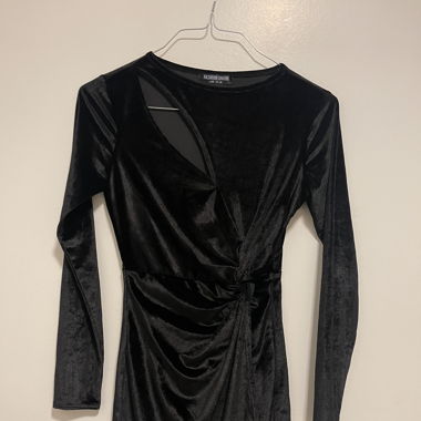 Schwarzes Samtkleid mit Raffungen – Grösse S