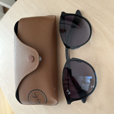 Lunettes de soleil Ray-Ban avec étui
