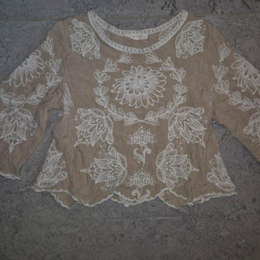 Kurz geschnittene Bluse