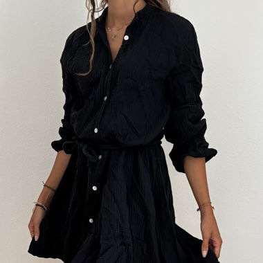Vestito estivo nero e leggero