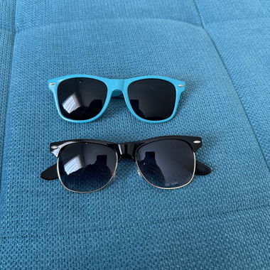 2 lunettes de soleil