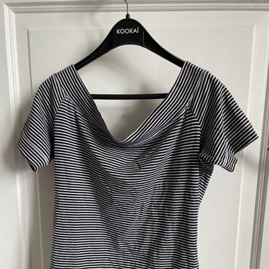 Schulterfreies streifenshirt