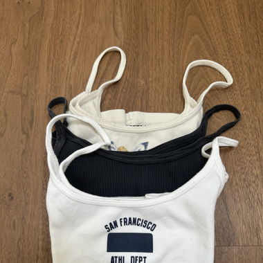3x Brandy Melville Tops (schwarz, weiss, beige)