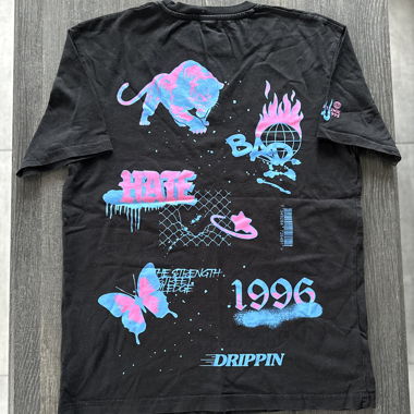 T-shirt nero grafico
