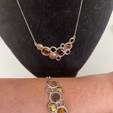 Silber Set aus Collier und Armreif mit Bernstein.
