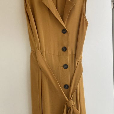 Senfgelbes Kleid