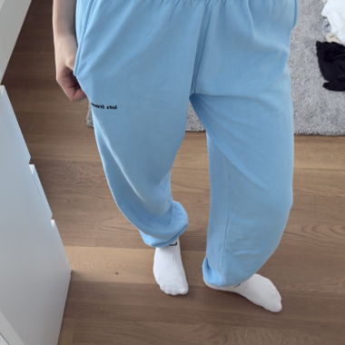 pantalone da jogging un po' francese