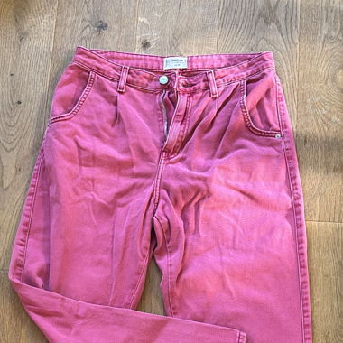 Rote Jeans
