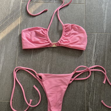 Ensemble bikini rose