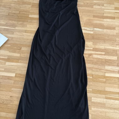 Schwarzes Maxi-Trägerkleid