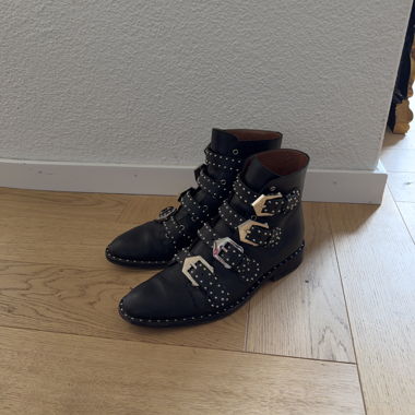 Givenchy Ankle Boots with Studs Gr. 39