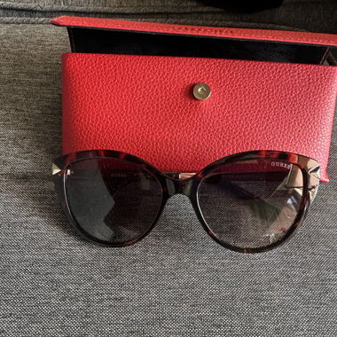 Occhiali da sole GUESS con custodia