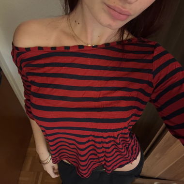 Rot-schwarzes gestreiftes Top