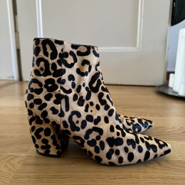Stiefel mit Absatz in 38