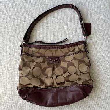 Borsa a spalla Coach monogramma bordeaux e marrone