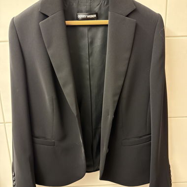 Black blazer by Gerry Weber