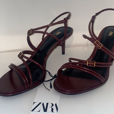 Neu Zara Damen Riemchensandaletten Bordeaux Gr. 37