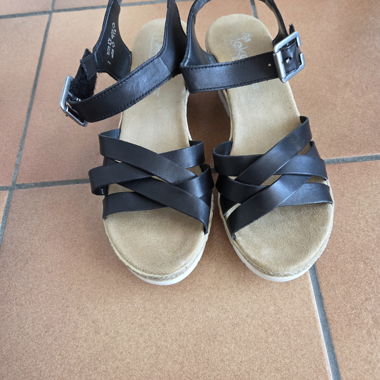 Sandales compensées noires Rieker