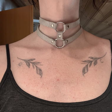 Collier choker gris metallique