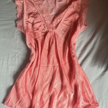 Haut sans manches en dentelle rose