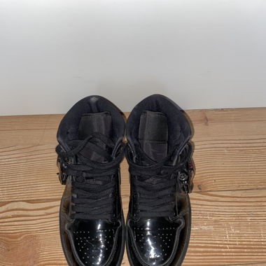 Air Jordan 1 Mid Patent SE ‘Triple Black’