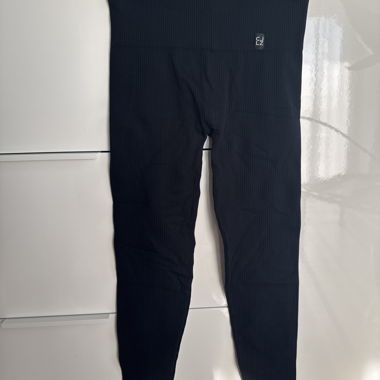 Black sport leggings