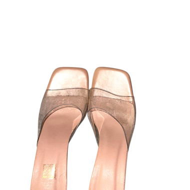 HIGH HEELS