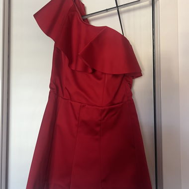 One-shoulder dress