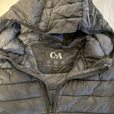 Veste matelassée noire avec capuche C&A