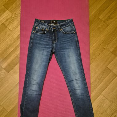 Jean skinny bleu foncé (marque LBT)