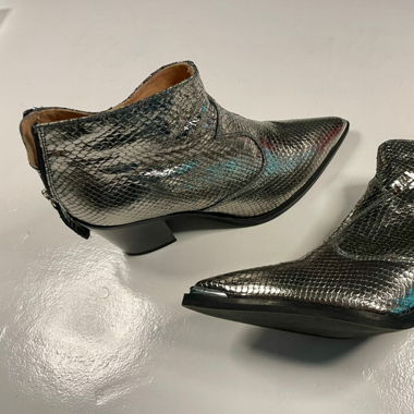 Stiefeletten im Cowboylook von Unisa