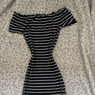 Schulterfreies Kleid Gr. S