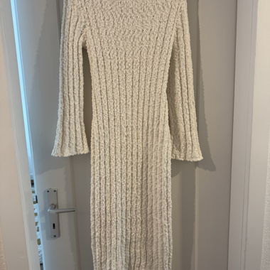 Weisses Strickkleid