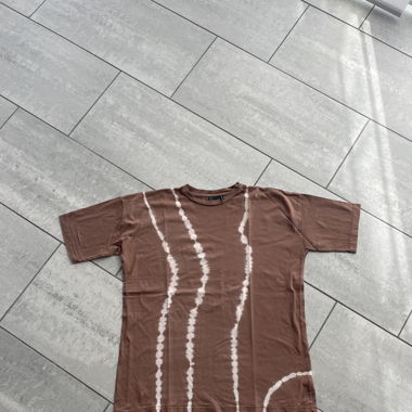 baggy brown/white tie dye shirt