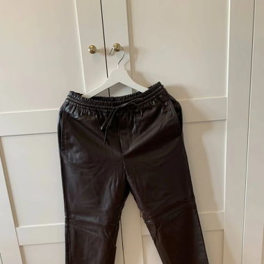 Dunkelbraune Lederhose