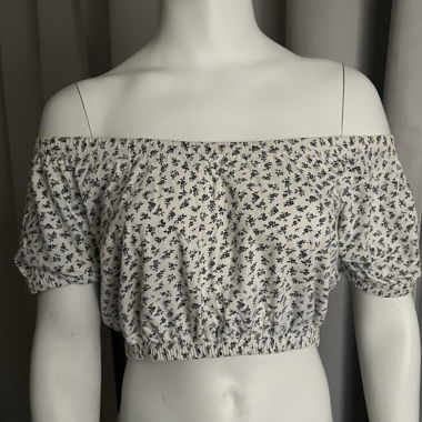 Top corto bianco con stampa floreale