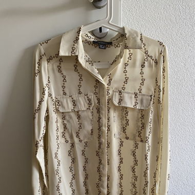 Chemise beige à motifs 