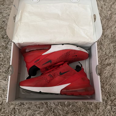 Rote Nike Air Max 270 Sneakers