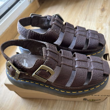 Dr Martens Wrenlie sandals