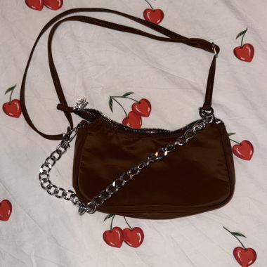 Brown chain shoulder bag with butterfly Zip