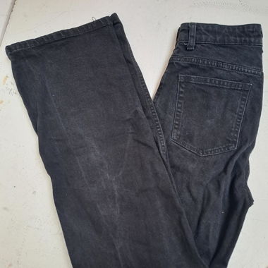Schwarze flared Jeans
