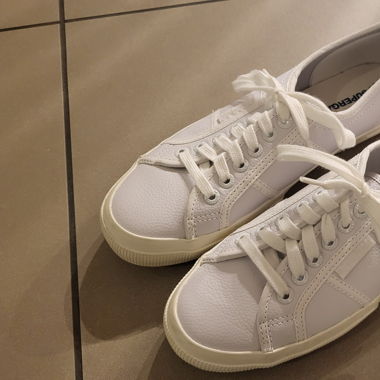 Weisse Sneaker von Superga