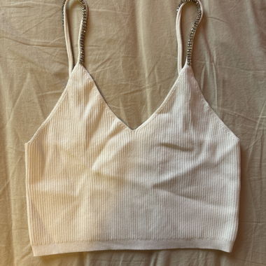 Top in maglia bianco con bretelle glitterate