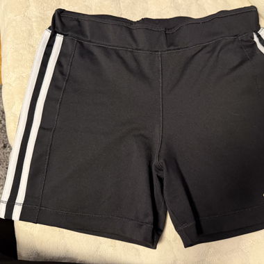 Short Adidas noir et blanc, taille 164