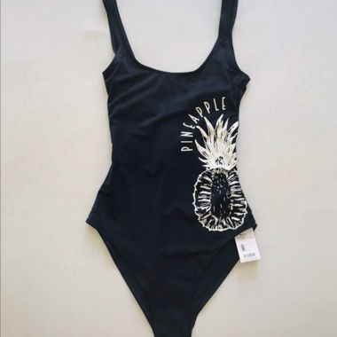 Costume da bagno nero con stampa ananas