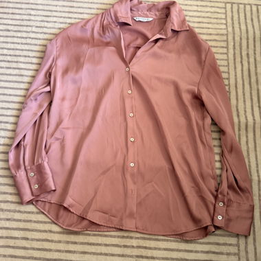 Rosafarbene Seidenbluse